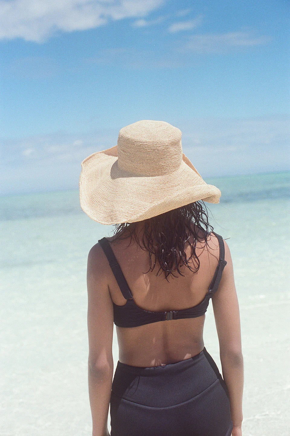 RAFFIA WIDE BRIM HAT | NATURAL