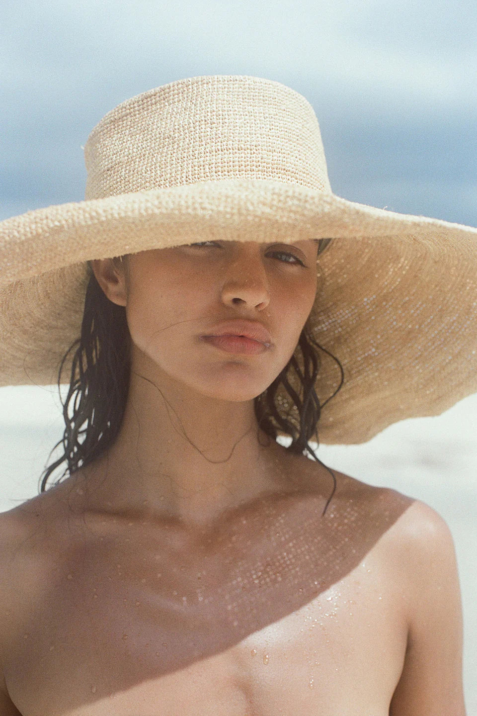 RAFFIA WIDE BRIM HAT | NATURAL