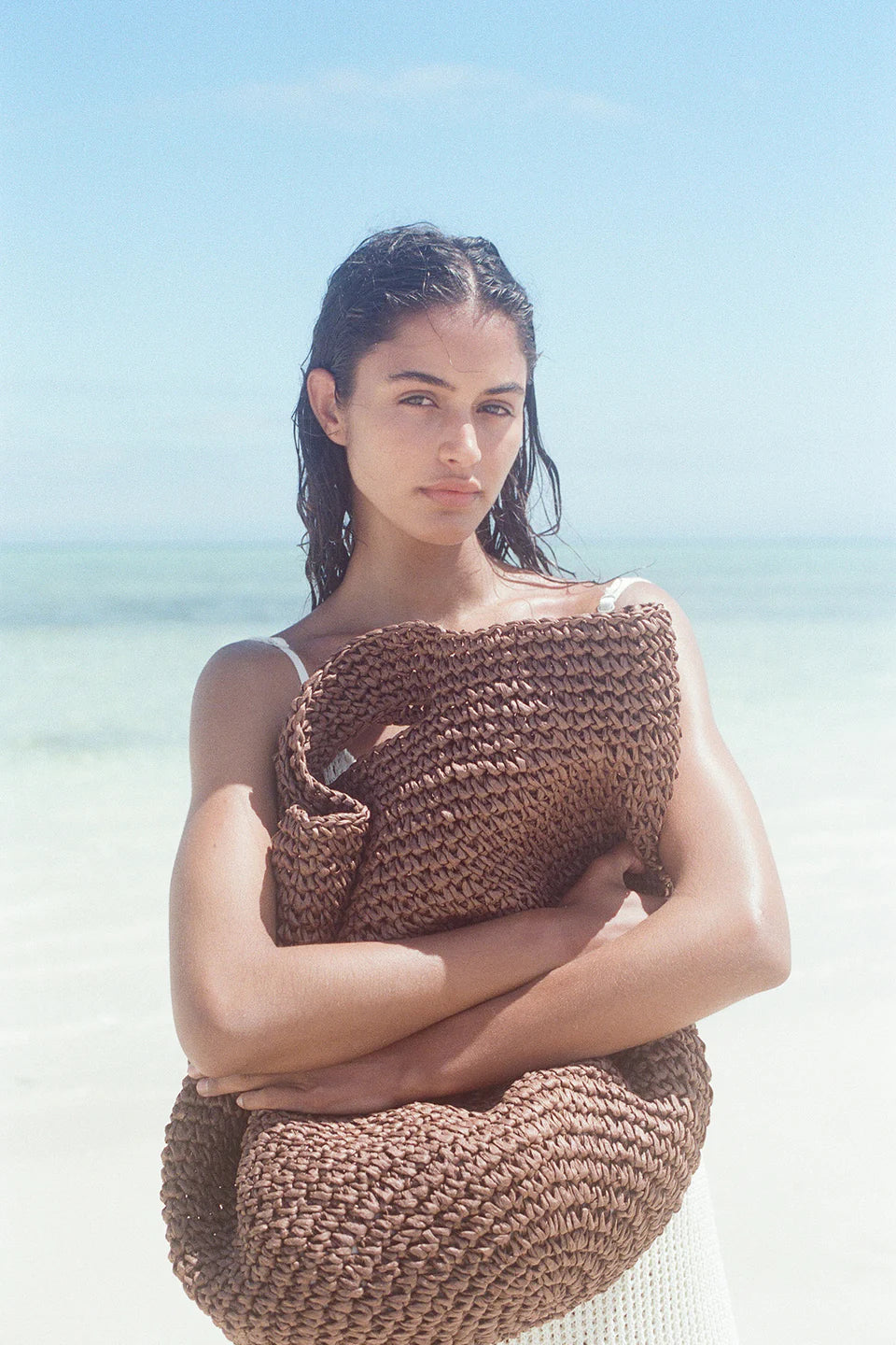 ROUND STRAW BAG | WALNUT