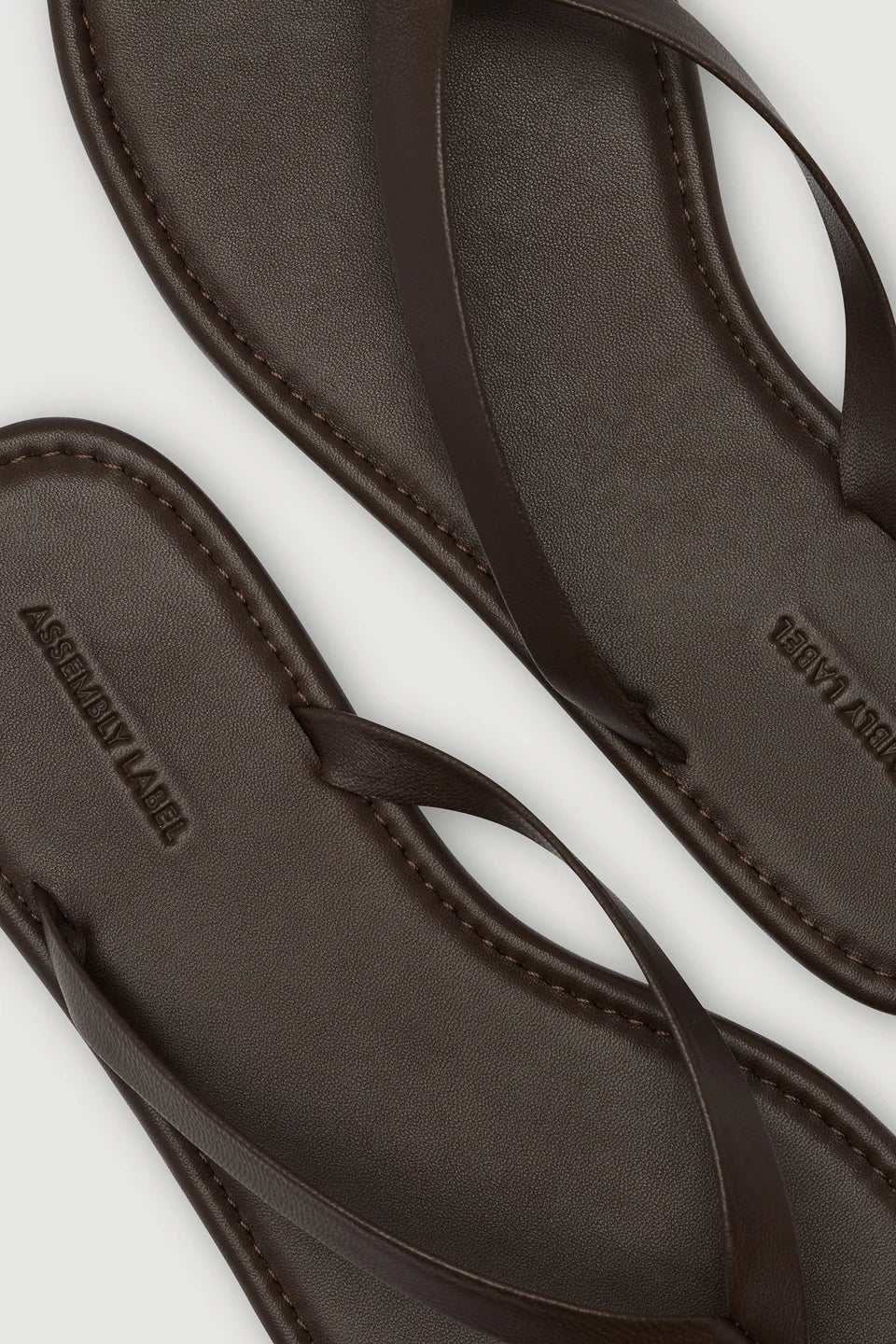 ALINA LEATHER THONG | WALNUT