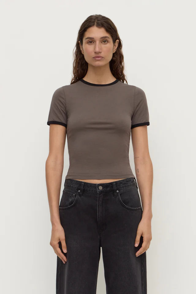 KOURT CONTRAST BIND TEE | BARK/BLACK