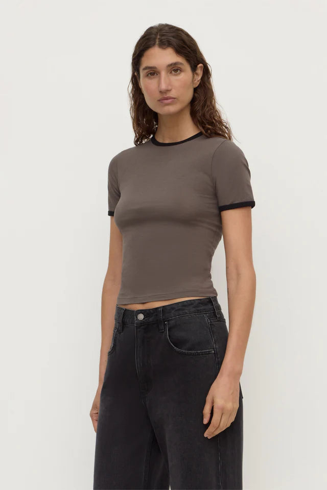 KOURT CONTRAST BIND TEE | BARK/BLACK