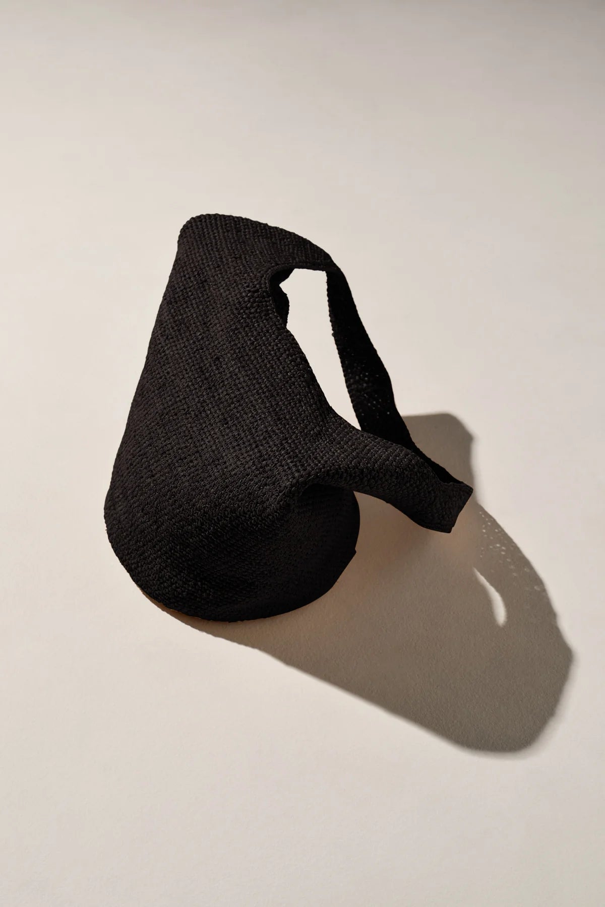 RAFFIA BUCKET BAG | BLACK
