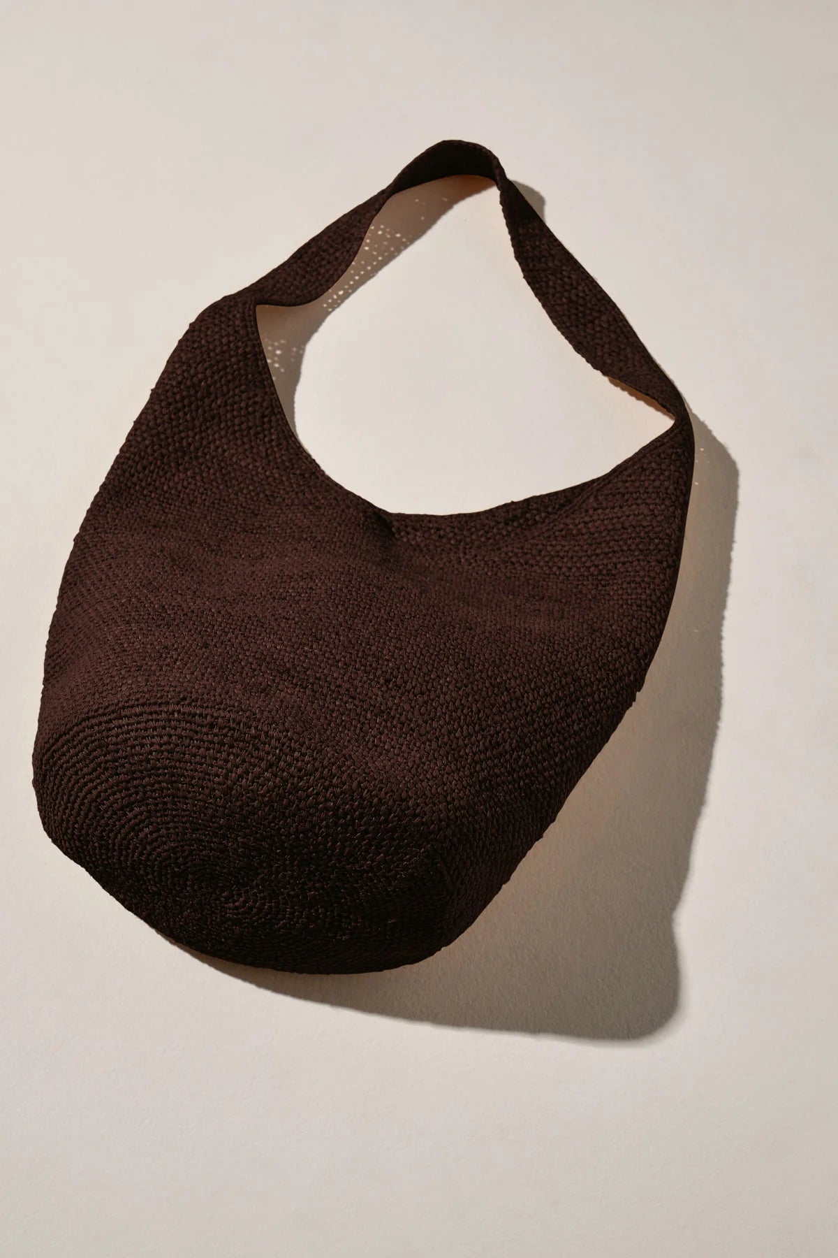 RAFFIA BUCKET BAG | WALNUT
