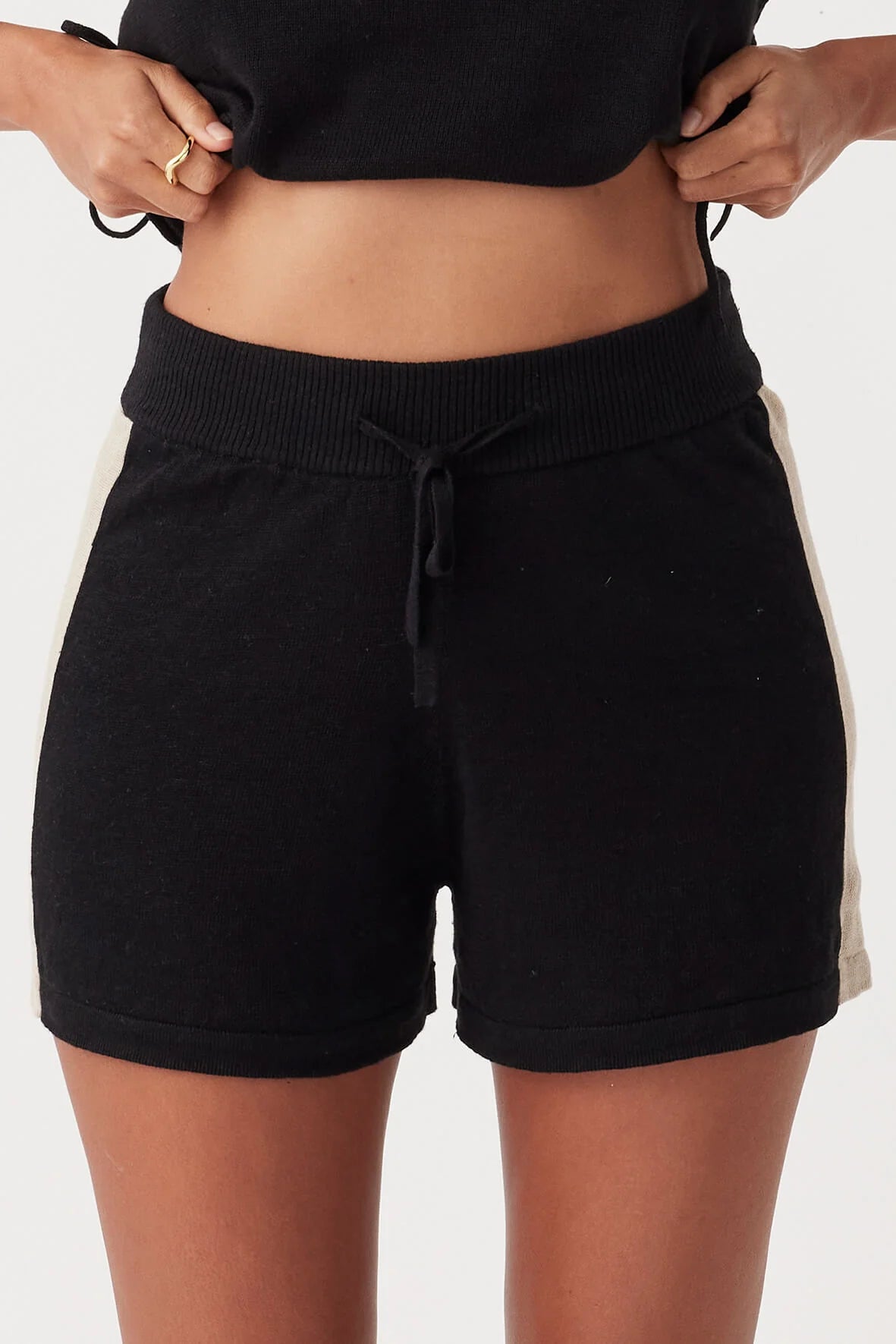 LARRI LINEN KNIT SHORT | BLACK & TAUPE