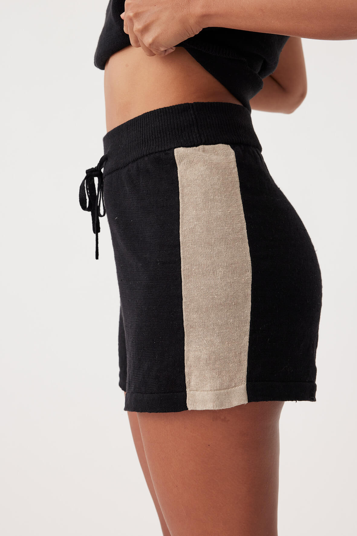 LARRI LINEN KNIT SHORT | BLACK & TAUPE