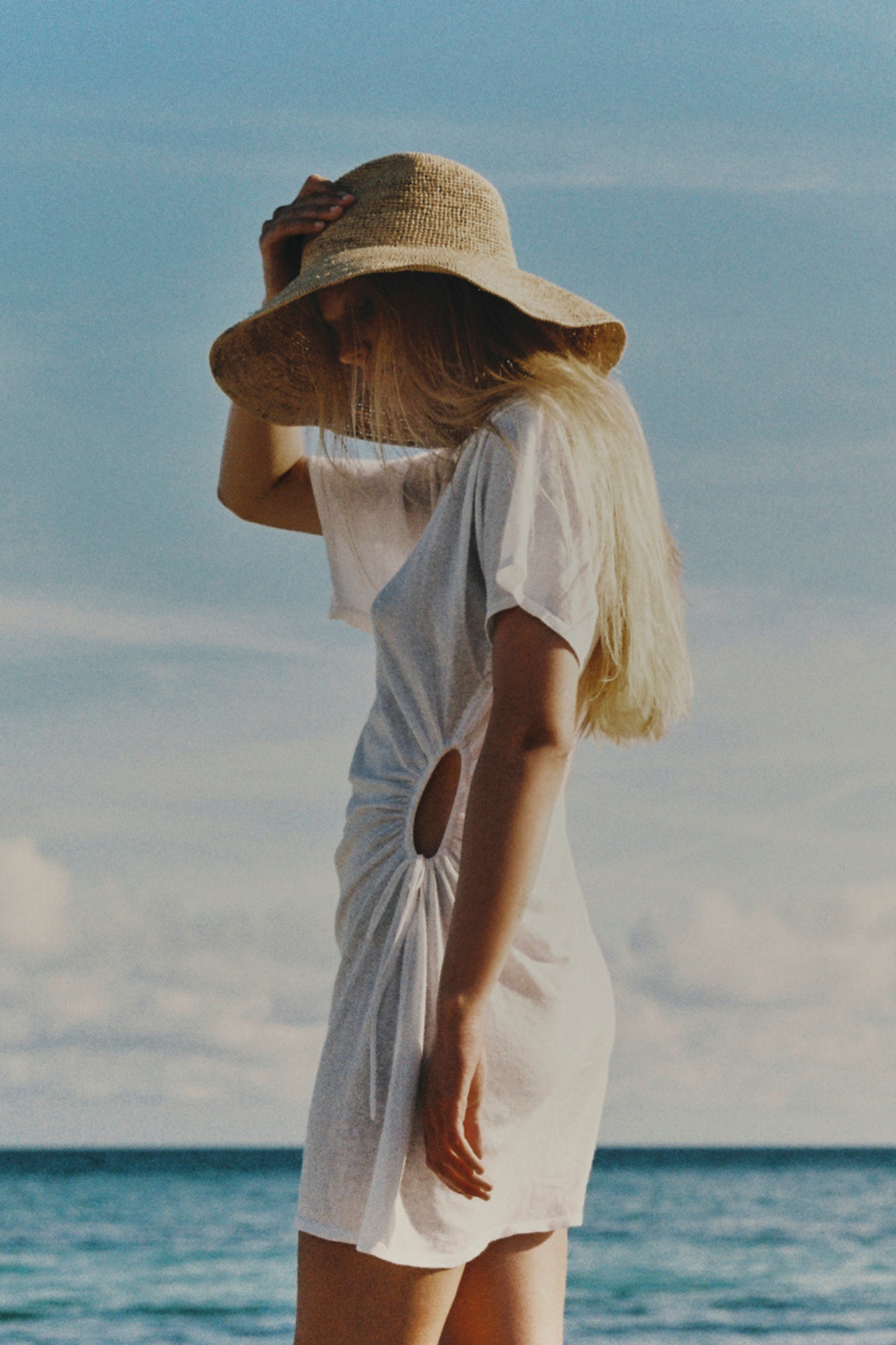 T-SHIRT KNIT DRESS | WHITE