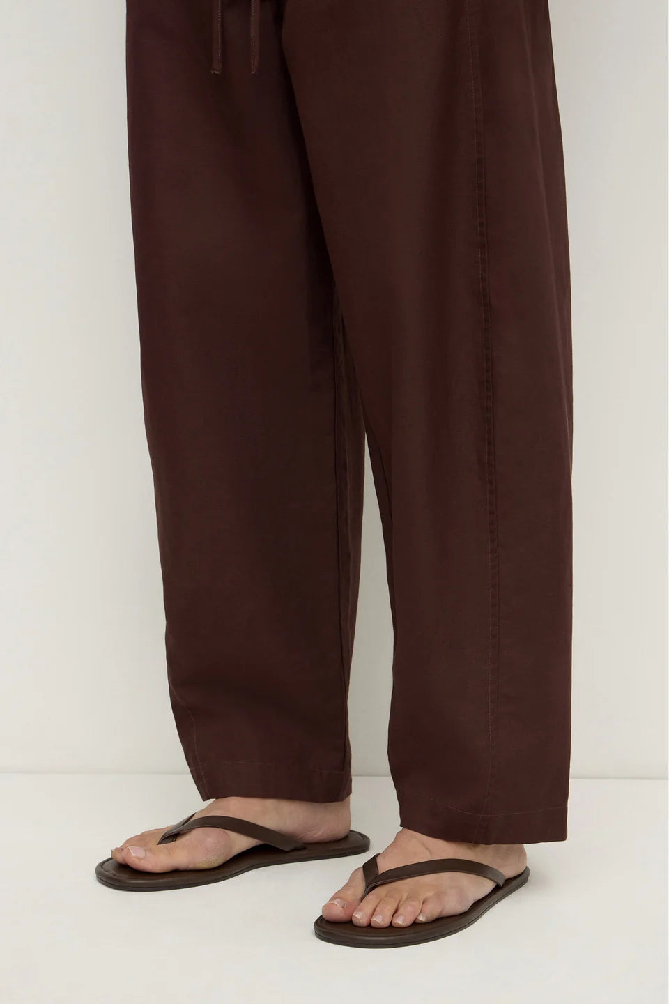 ALINA LEATHER THONG | WALNUT