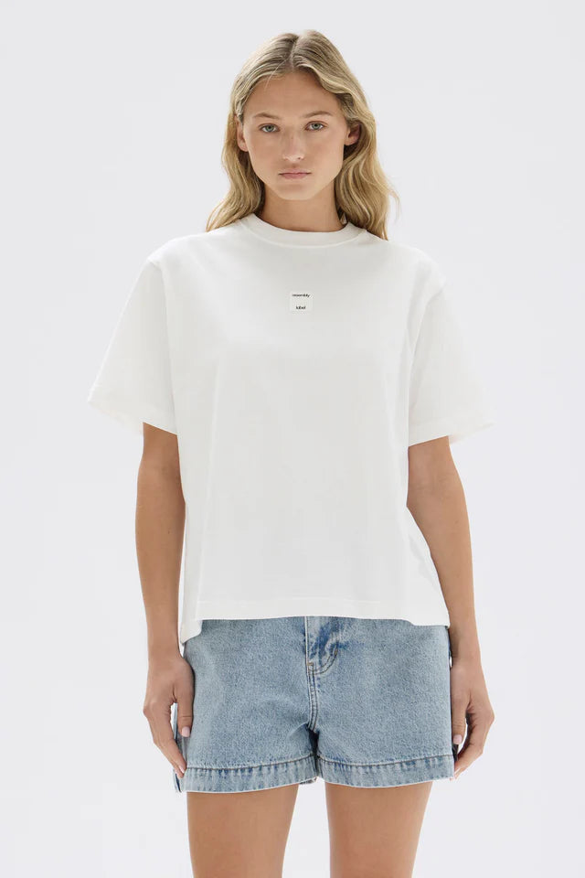 EXHIBIT PATCH SHORT SLEEVE TEE | WHITE