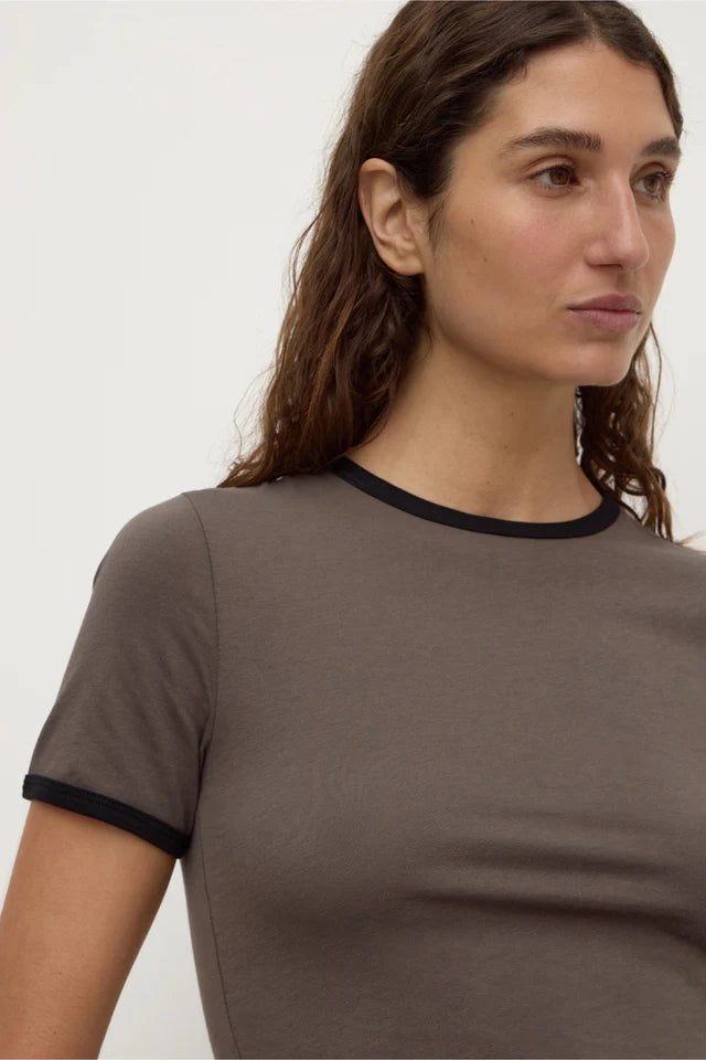 KOURT CONTRAST BIND TEE | BARK/BLACK