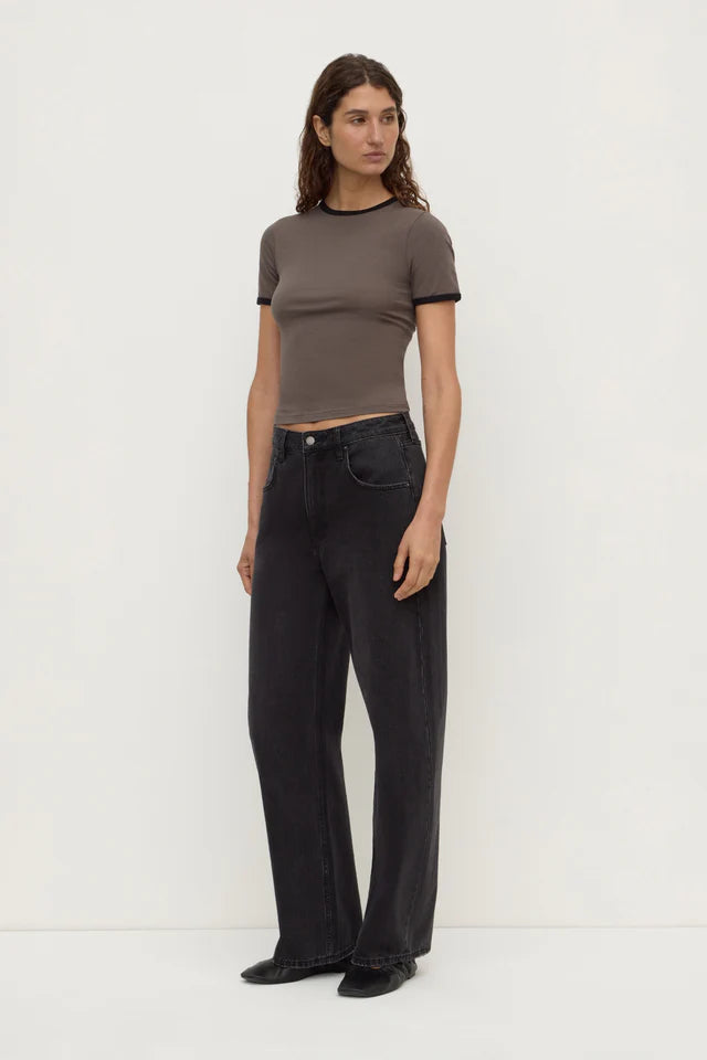 KOURT CONTRAST BIND TEE | BARK/BLACK