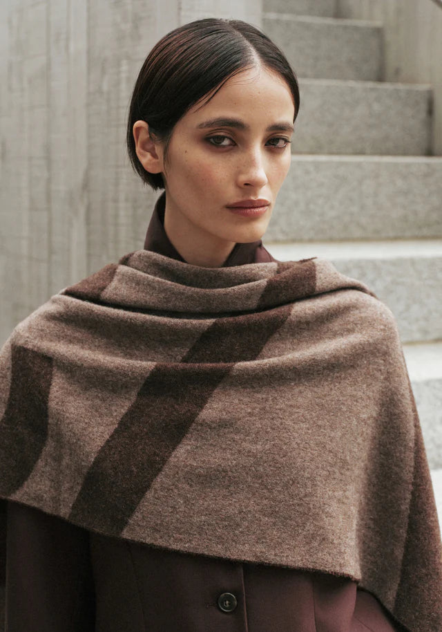 SNOWDRIFT SCARF | CHOCOLATE
