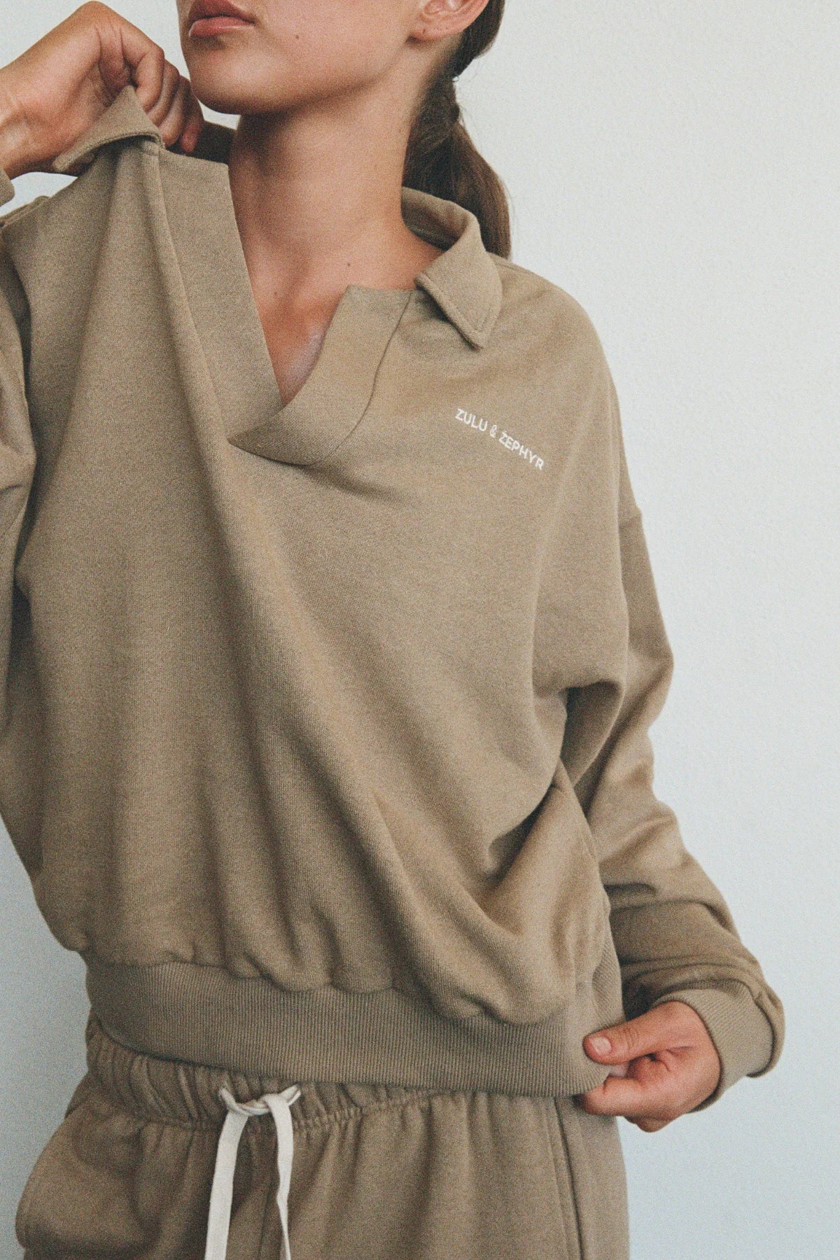 COLLARED SPORT SWEATSHIRT | OLIVE