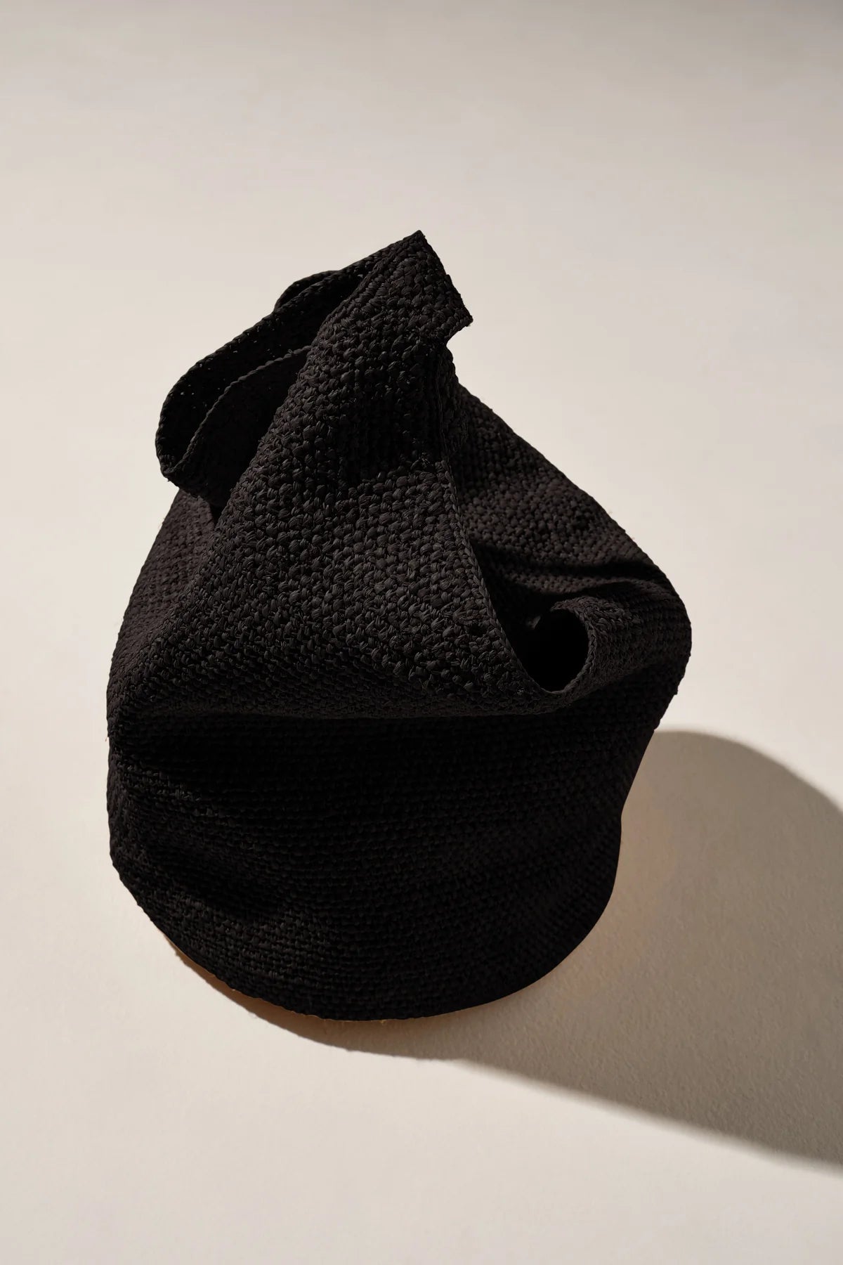 RAFFIA BUCKET BAG | BLACK